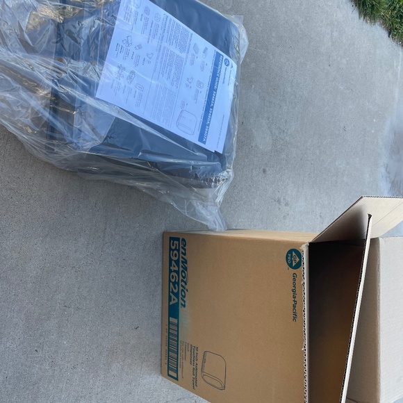 Georgia pacific emotion paper towel dispenser - Picture 1 of 3